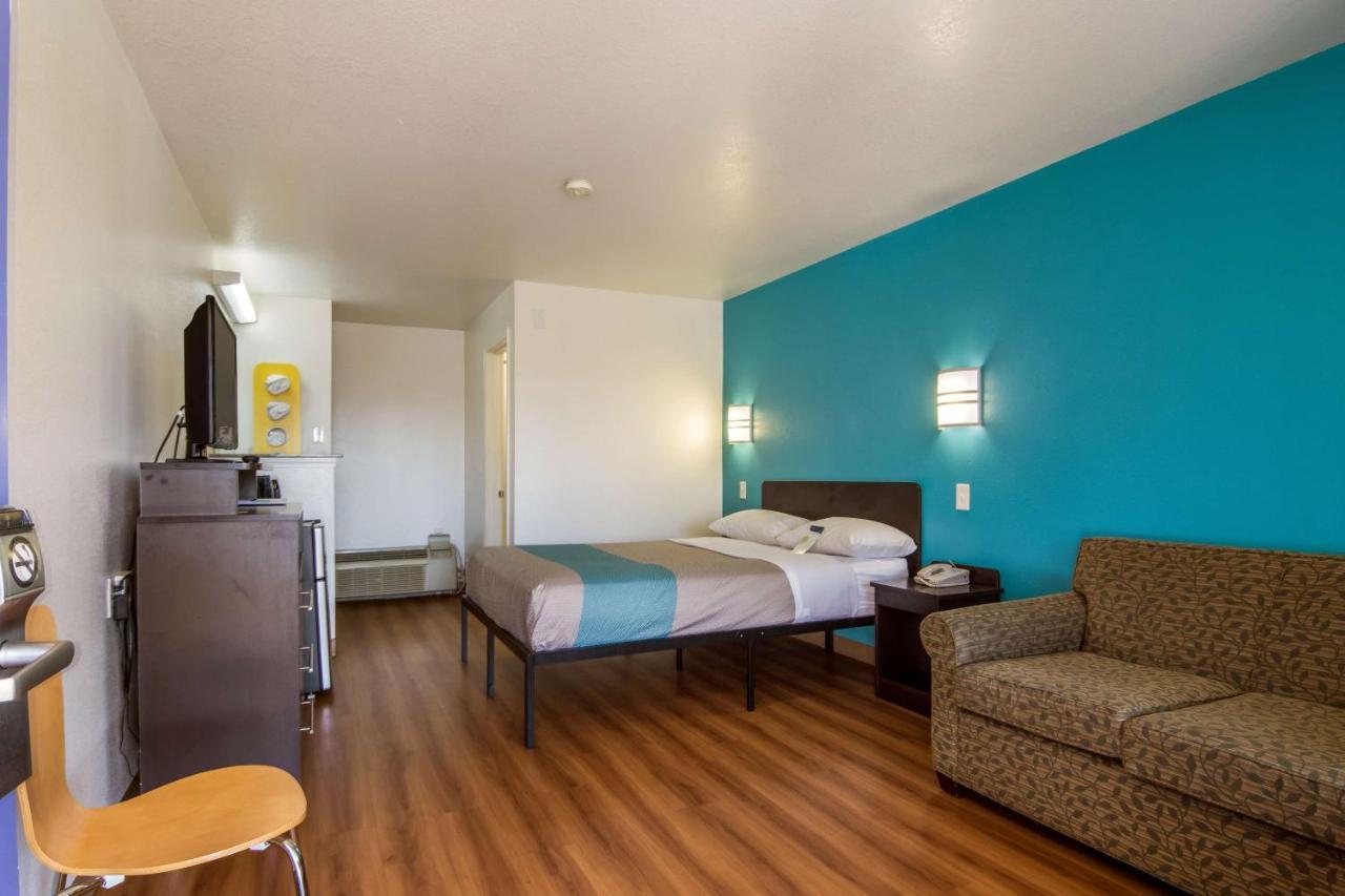 Motel 6 Portland Mall - 205 Exterior photo